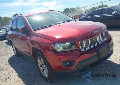 2017 Jeep Compass Latitude 4X4 z USA, uszkodzony, nr VIN 1C4NJDEB4HD168300